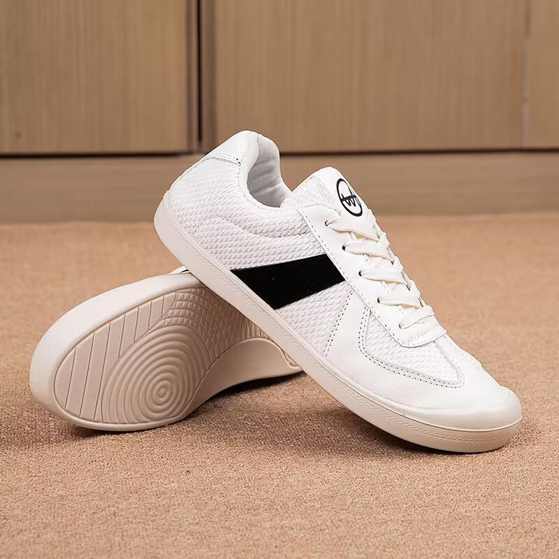 Running Shoes Women - รองเท้ากีฬาผู้หญิง รองเท้าลำลองสุดหรู รองเท้าเทนนิส รองเท้าเดินเล่นกลางแจ้ง รองเท้าวิ่ง รองเท้าแฟชั่นแบบแบน